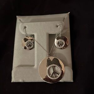 925 Silver Earrings and Necklace Set / People’s Jewellers